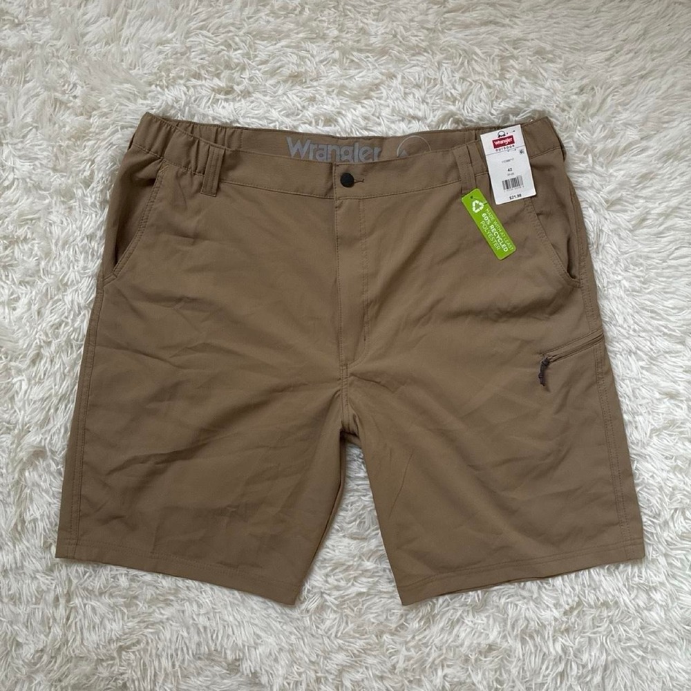 NWT Wrangler Men's Outdoors Athletic Workwear Brown Shorts breathable flexible